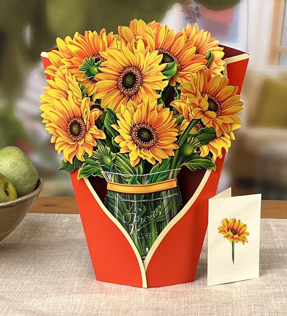 Объемная 3D открытка на День матери с цветами в руках