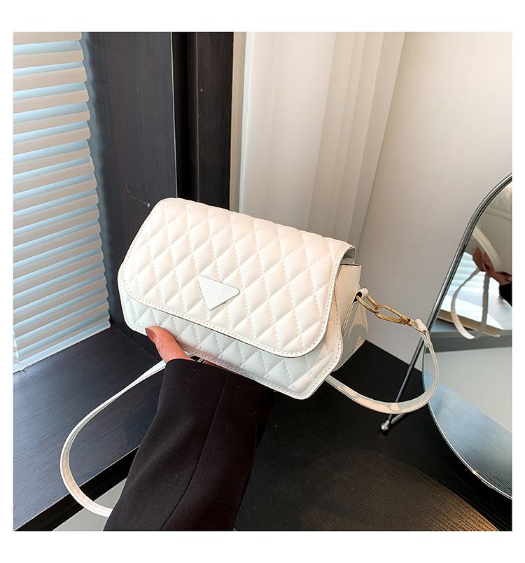 Зимняя популярная женская сумка 2024 года, новая ретро-мода, однотонная сумка через плечо, простая повседневная маленькая квадратная сумка