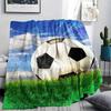 1 шт. Фланелевое одеяло с художественным принтом на футбольную тематику, Высококачественное, Удобное для всех сезонов, Декор для дома, Тепло и уют, Идеально для рождественских подарков