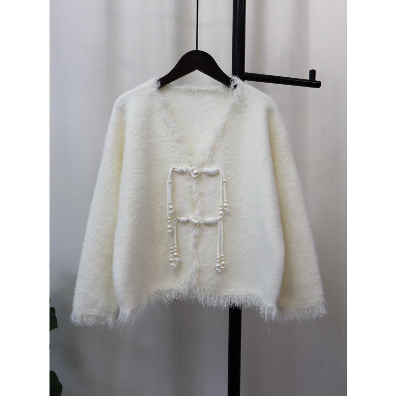 Осень-зима 2025 новый кардиган из вязаного имитационного норкового бархата с китайской жемчужной застежкой-пуговицей, маленькая ароматная куртка-свитер с бахромой, тренд