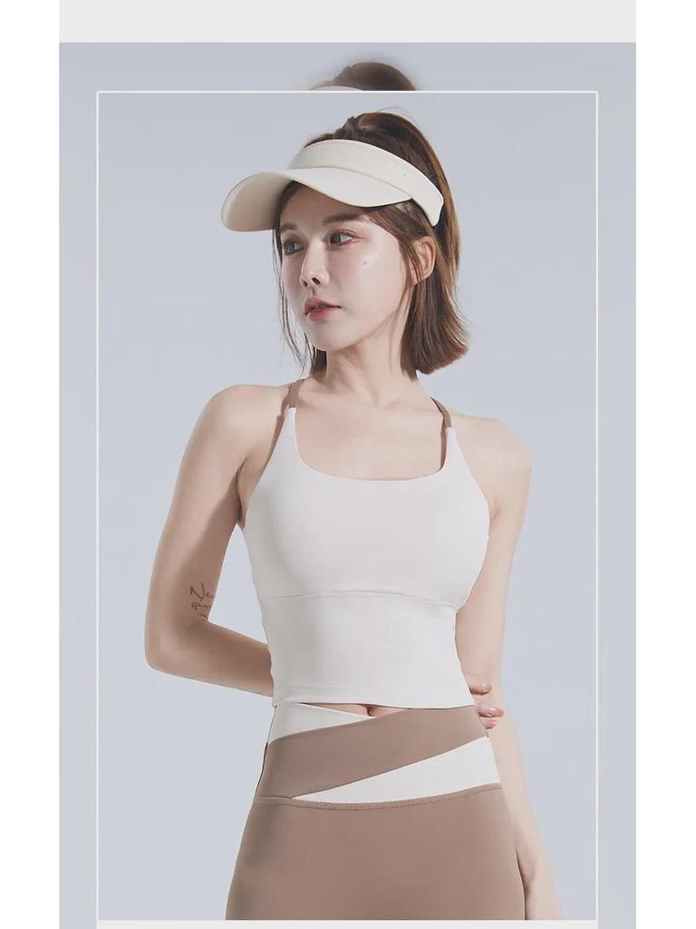 Женский спортивный бюстгальтер с тонкими бретелями и накладкой на грудь - майка для йоги и фитнеса