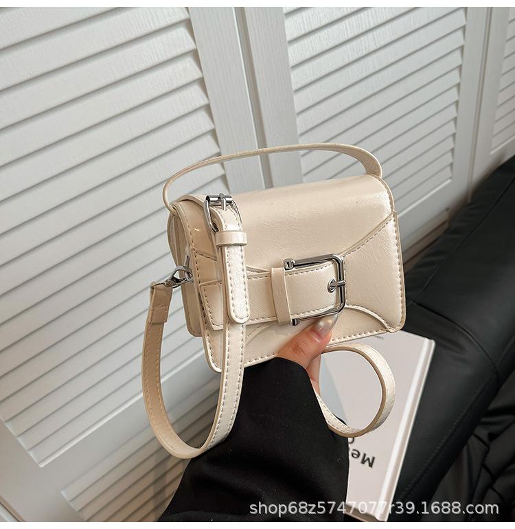 New Messenger Bag Women's Retro Simple Shoulder Bag Niche Design Leather Buckle Decorative Flip Lipstick Bag Tide