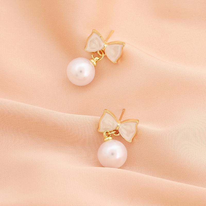 Элегантные женские серьги-бантики с жемчугом - легкая роскошь, нишевый дизайн