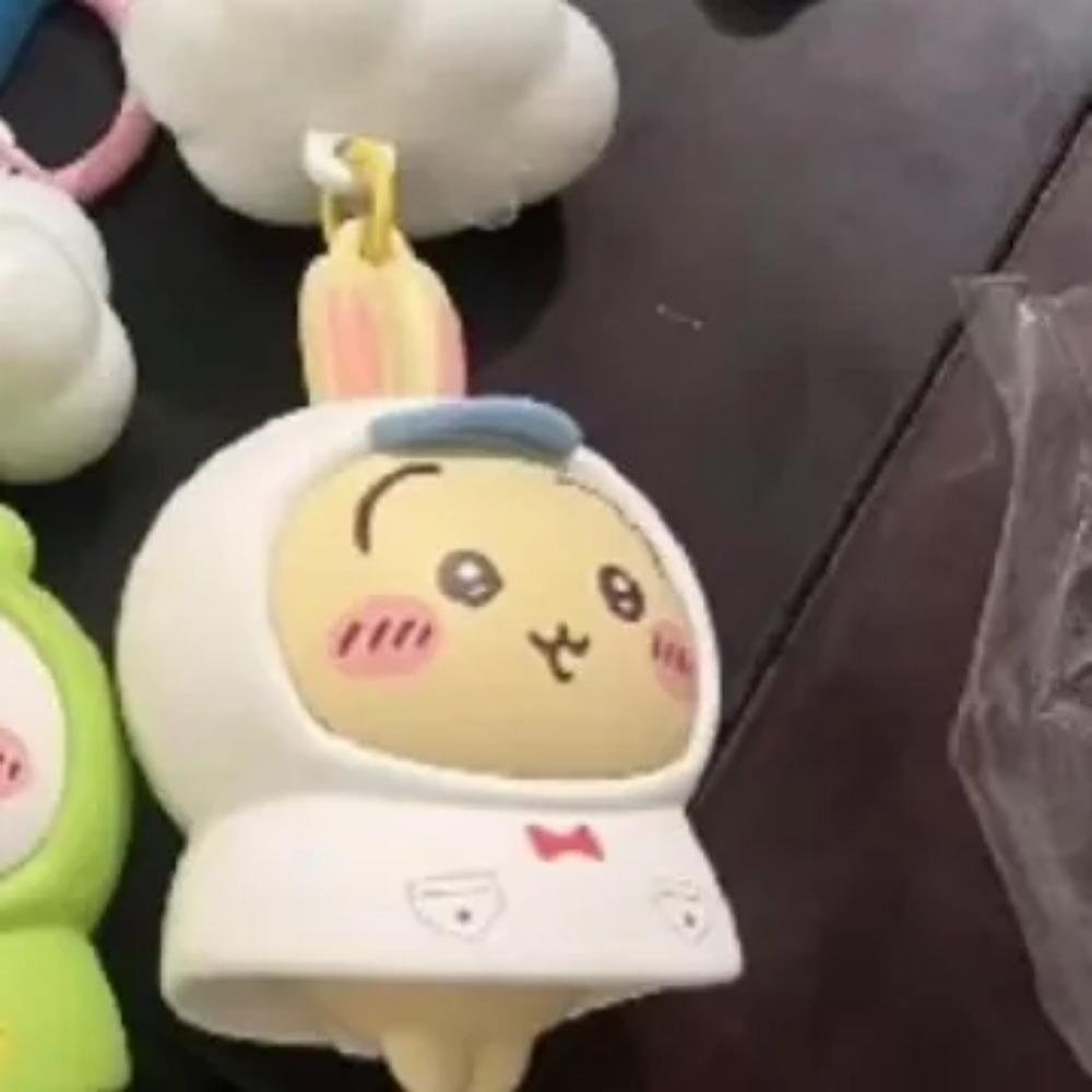 Chiikawa Raincoat Series Light Up Keychain – Cute Usagi Hachiware ABS PVC Cartoon Pendant Summer Theme Cloud Ornament Gift