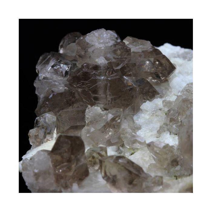 Pierres et Minéraux. Quartz fumé. 542.0 ct. Massif du Mont-Blanc, Haute-Savoie, France..