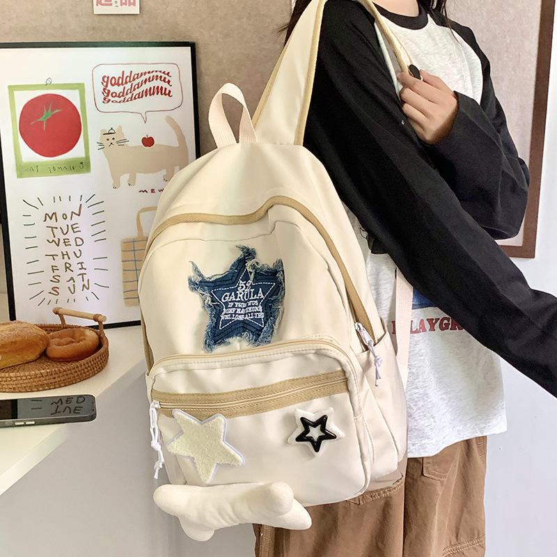 Стильный школьный рюкзак со звездным принтом для учеников средних и старших классов. Идеально подходит для путешествий благодаря просторным отделениям. Простой и модный дизайн.