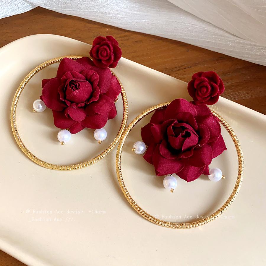 Silver needle pearl rose circle stud earrings French retro gentle earrings fashion temperament earrings design sense niche