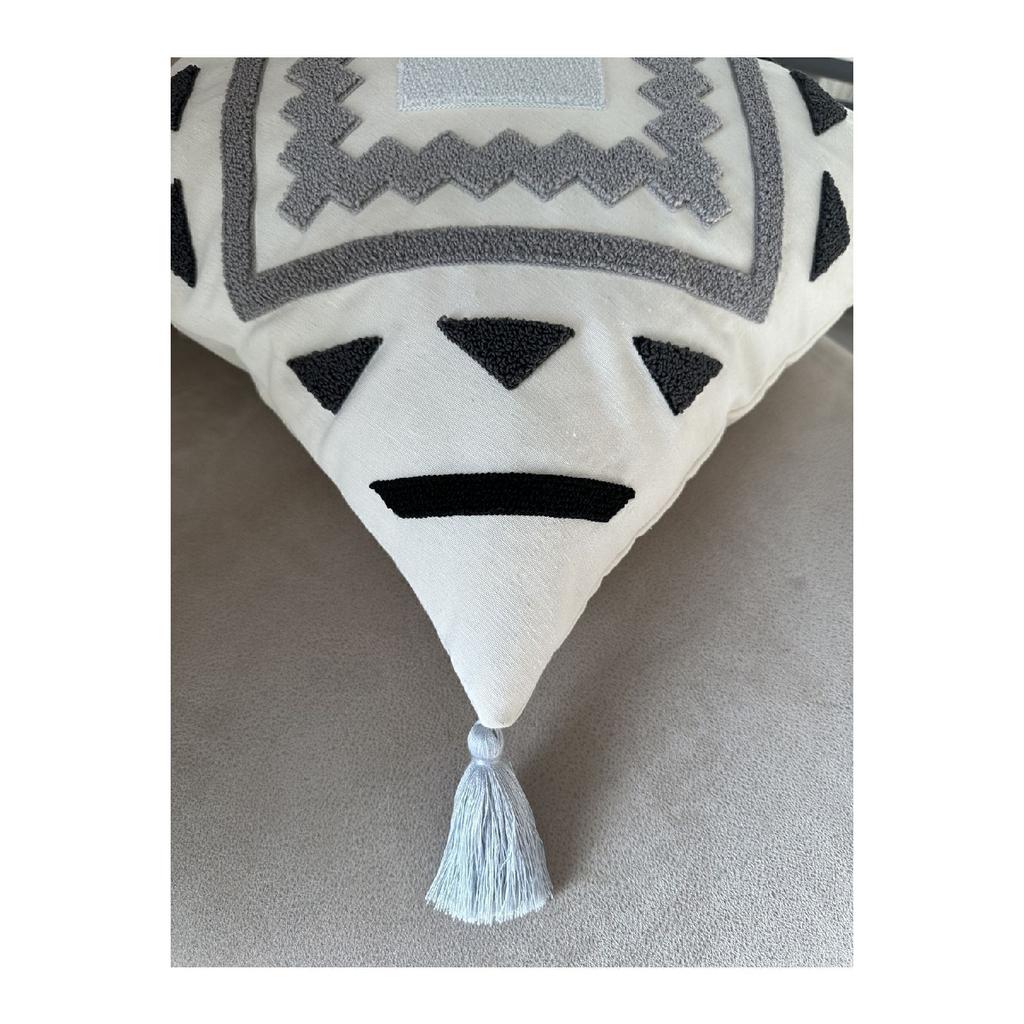 2pcs Throw Pillow Covers With Punch Embroidery