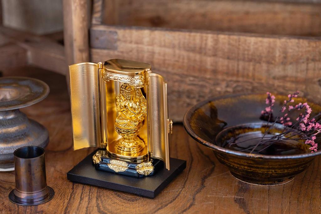 Buddha Statue Senju Kannon Bodhisattva with Zushi Buddhist Keiaki Watanabe In the Year of the Twelve Zodiac Guardian Zodiac Zodiac Takaoka Copperware