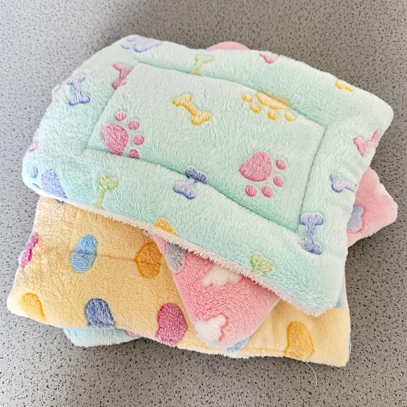 1pc Cozy & Cute Animal-Themed Pet Mat - Soft, Warm Polyester Sleeping Pad for Dogs, Cats, Rabbits - Winter Comfort with Playful Bones, Paw Prints