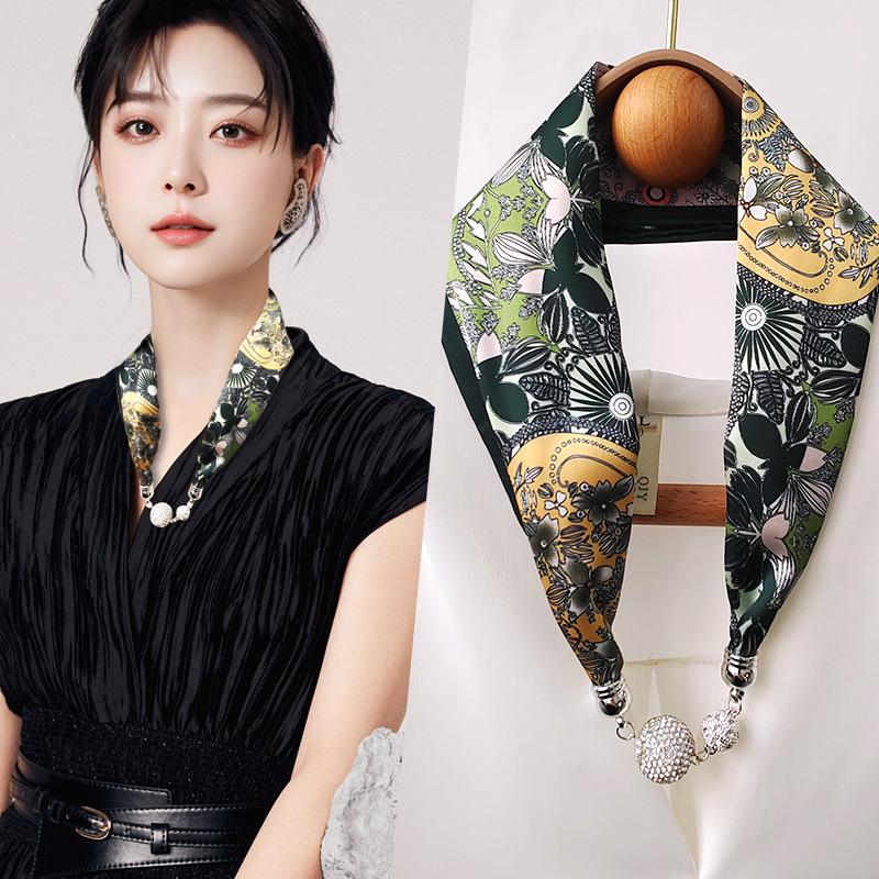 Женский шелковый шарф с магнитной пряжкой — модная защита шеи на весну, лето и осень 2024 года