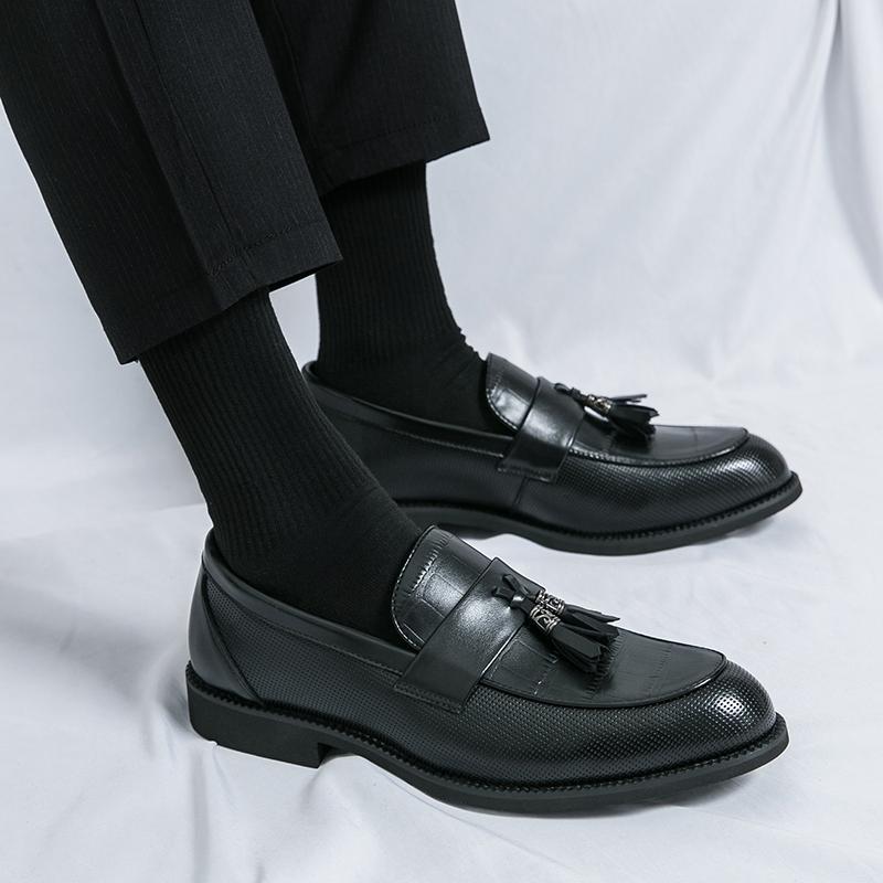 Элегантные лоферы с кисточками для мужчин, массажная подошва, удобные мужские кожаные повседневные туфли, ретро-коричневые, для улицы, для работы.