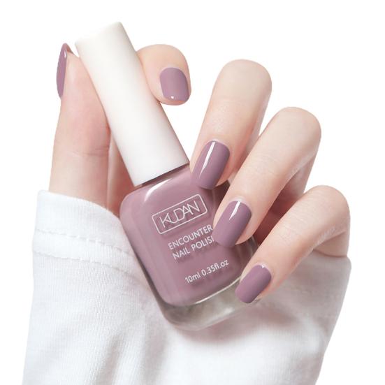 Изысканный лак для ногтей, не вызывающий раздражения, на водной основе, легко окрашивается