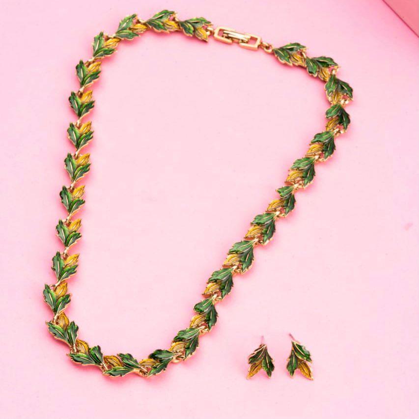 Женское колье Estele с позолотой 24 карата и зелеными эмалированными листьями