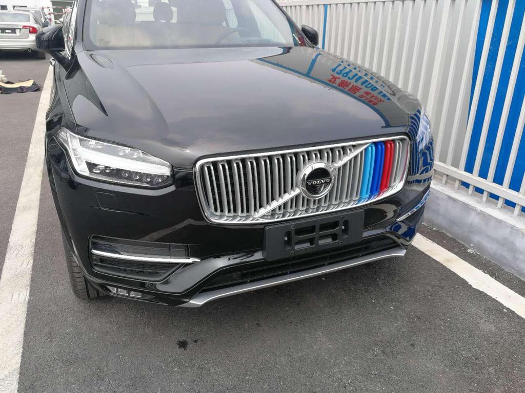 Compatible with 2017-2020 XC60: Three-Color Center Grille Decorative Snap-On Sticker for XC90 and S90 Models.