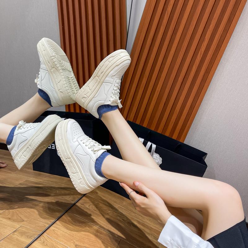 Женская повседневная обувь в черно-белых тонах, универсальная обувь для сноуборда, женская белая обувь, увеличивающая рост, толстая подошва, немецкие кроссовки