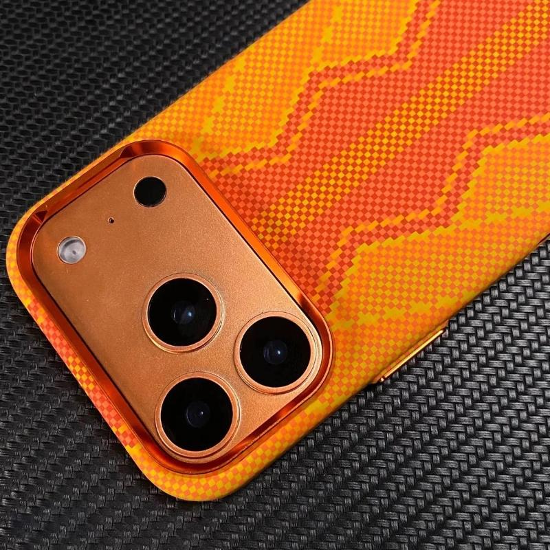Оранжевый чехол с текстурой карбона для iPhone 17 Pro Max / 17 Pro, с магнитной беспроводной зарядкой, защита камеры из сплава, поликарбонатная крышка