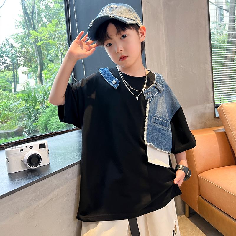 Boys' summer clothes short sleeved T-shirt 2026 new children's summer top, mid size children's summer style, cool and trendy, explosive street trend