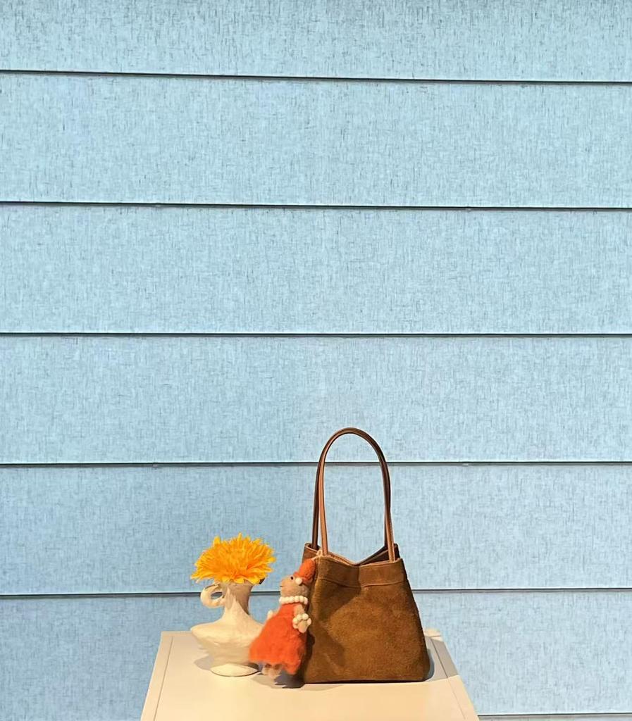 Осенне-зимняя деформируемая сумка-корзина из замшевой кожи - Сумка через плечо и на плечо.