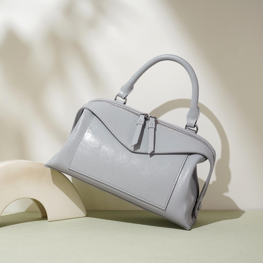 2025 Niche Design Handbag Dumpling Bag Leather Portable Messenger Bag Women's Fashion Simple High-end