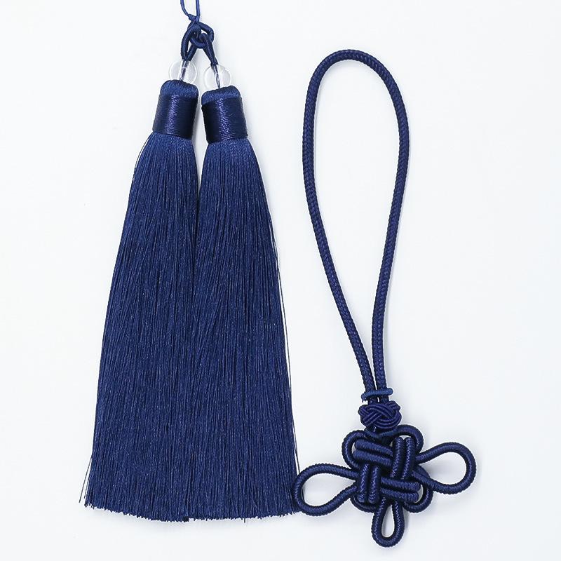 Двухцветная кисточка-подвеска в виде китайского узла для рукоделия