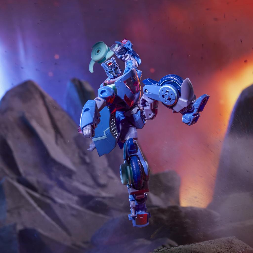 Transformers Legacy United Deluxe Class Cyberse Universe Chromia Transforming Action Ages 8 and Up 5.5-Inch Figure,