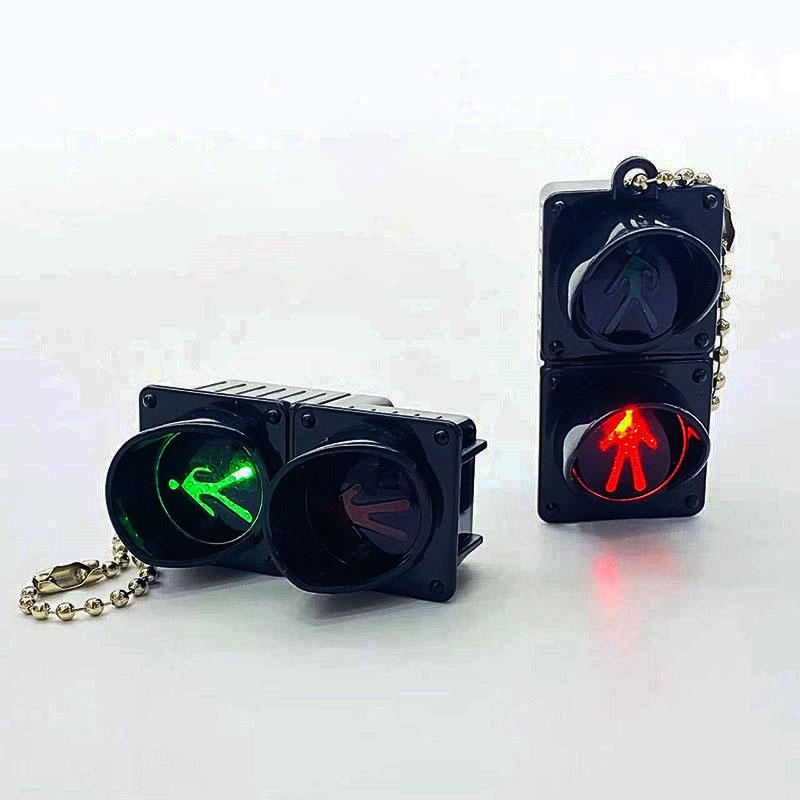 Светящийся красный и зеленый свет брелок для ключей с изображением людей, рюкзак, подвеска, мини, милый пешеходный фонарь, светодиодный светящийся брелок
