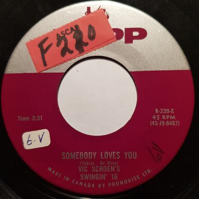 7-дюймовая пластинка VIC SCHOENS SWINGIN 16 Somebody Loves You Greensleeves K239X Kapp Records Канада Классика Б/у