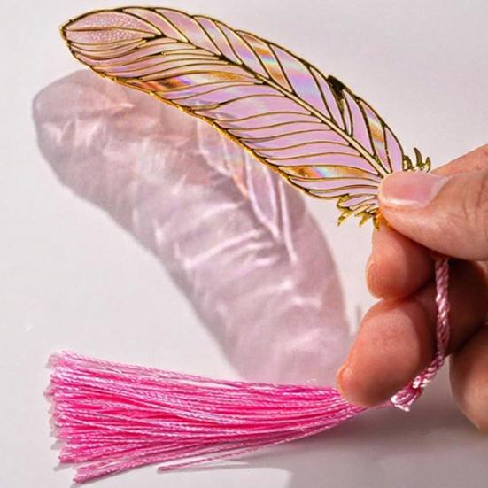 Металлическая закладка-перо с кисточкой Изделие из нержавеющей стали для страниц с эффектом радужного свечения Элегантный подарок для любителей книг Писателей Студентов