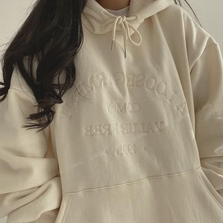 Женская толстовка oversize из бархата с капюшоном — новая коллекция осень/зима 2022 года