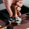 51мм 53мм 58мм Буковое дерево Темпер для эспрессо кофе Внутренняя пружина Сбалансированное усилие Кофейный молоток Основание из нержавеющей стали Инструменты бариста