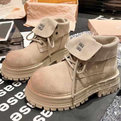 Европейские матовые кожаные ботинки Мартин 2025 новая откидная деталь с буквой локомотивные ботинки большие желтые ботинки два способа носки маффины женская обувь