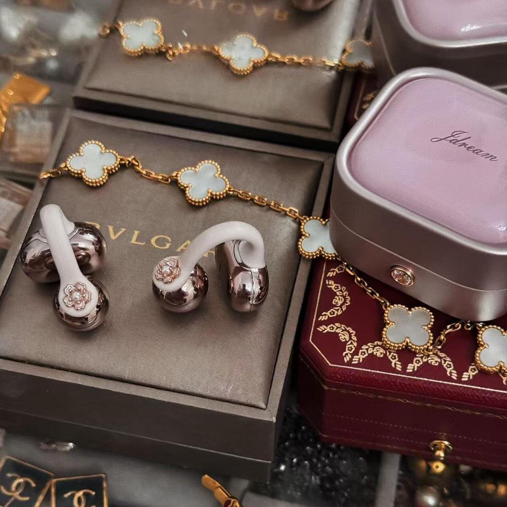 Limited Edition Pink Diamond Ear-Clip Bluetooth Headphones: Secure, Long-Wear Design, Perfect Gift Set in Jewelry Box for Girlfriend/Lover