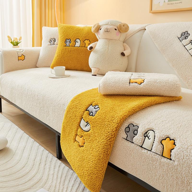 Милая подушка для дивана из овечьей шерсти с героями мультфильмов, зимняя теплая теплая плюшевая утолщенная крышка для дивана, нескользящая универсальная ткань