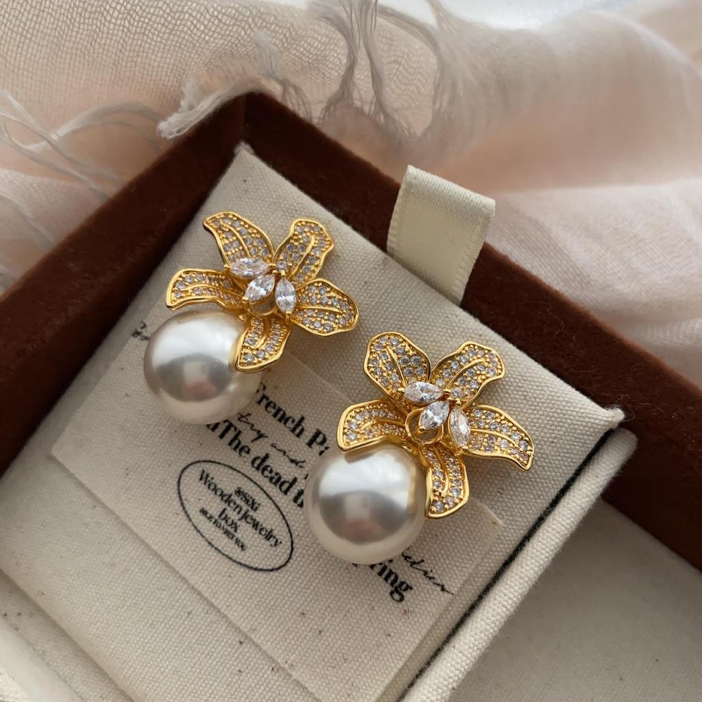 High-Brightness Pearl Earrings, High-End Personality Exaggerated Earrings, Flower Temperament Jewelry, Cold Wind Slightly Inlaid Zircon Stud Earrings