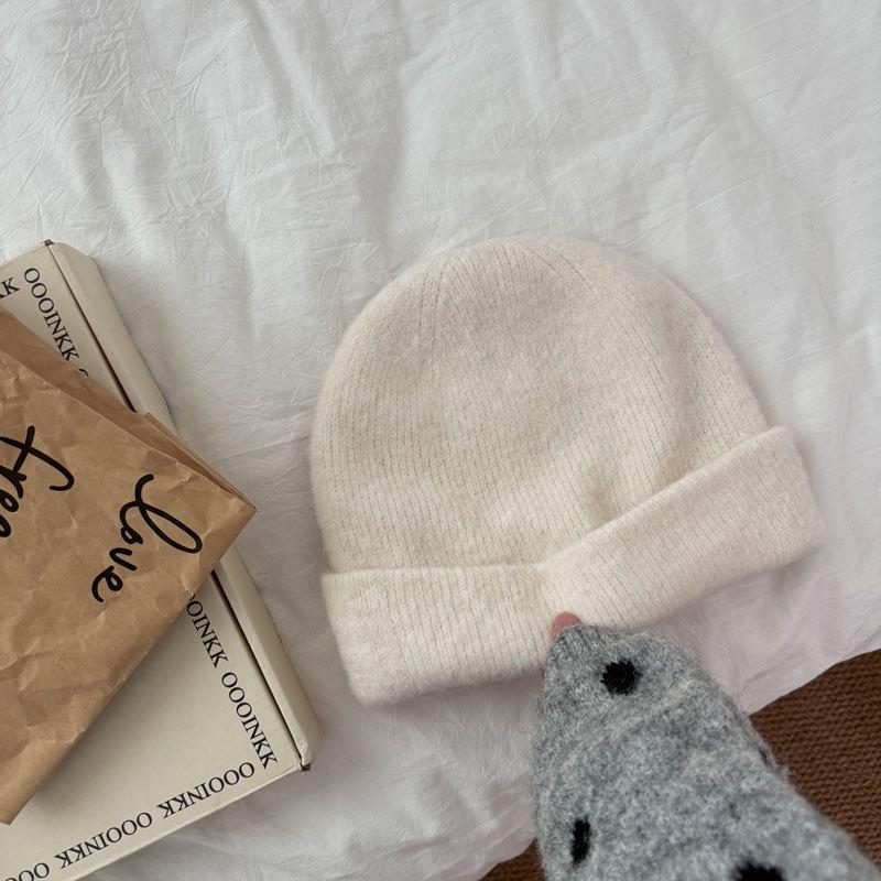 Women's Super Soft Knitted Beanie - Solid Color, Windproof, Winter Warm Wool Hat for Cold Weather.