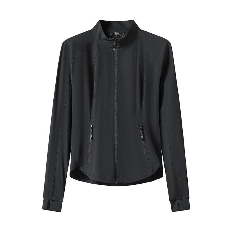 A banana slim-fitting sunscreen clothing for women is tight, thin and tall, stand-up collar jacket, breathable outdoor sports mountain climbing sunscr