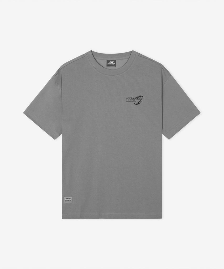 Футболка с коротким рукавом New Balance Nbneg21543 / Графическая футболка с карабином от Uni Track Club (Серый)