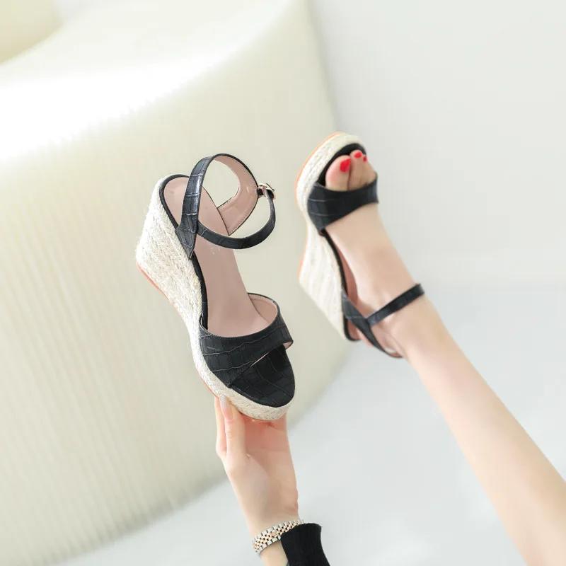 2024 Летние туфли на платформе, женские босоножки на высоком каблуке, открытый носок, элегантные женские туфли для вечеринок, модные женские босоножки на танкетке A4267