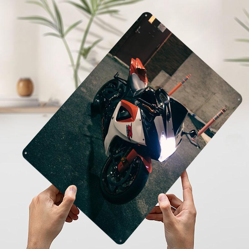 Мотоцикл GSX R Металлический плакат Индивидуальное настенное искусство Ретро Винтажные жестяные вывески для мужской комнаты Декор дома Аксессуары