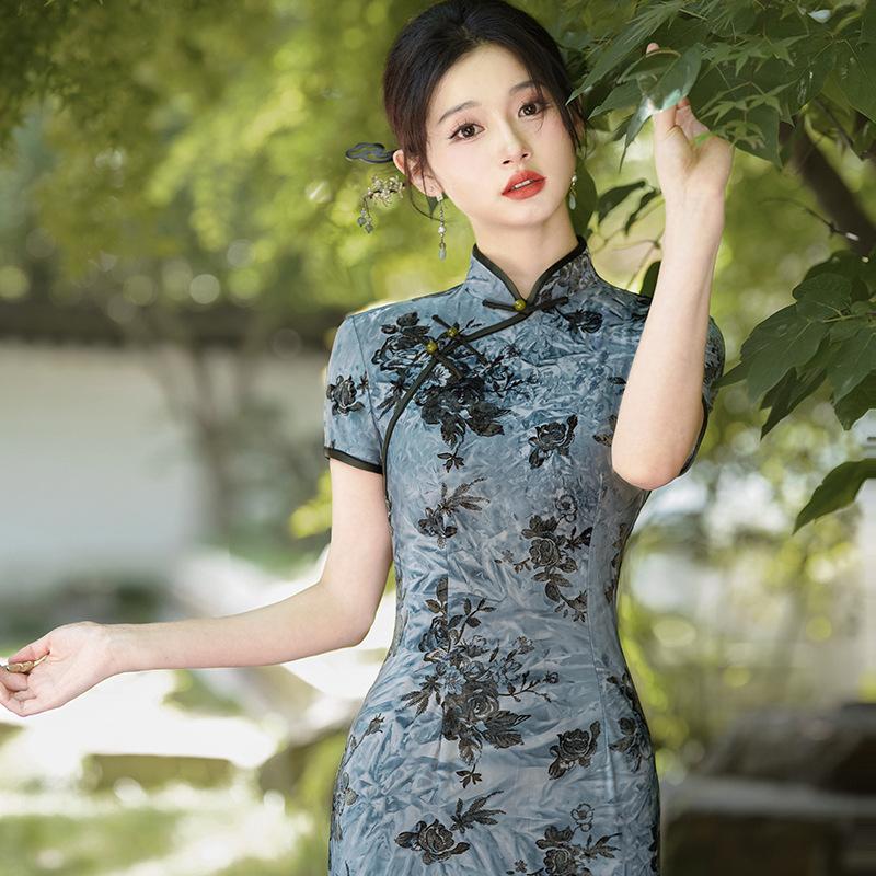 1011 summer and autumn new national style improved velvet cheongsam new Chinese large size long wedding ceremony performance generation