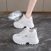 Женские кроссовки «папины кроссовки» 2025 новая летняя сетчатая дышащая тонкая внутренняя платформа для увеличения роста белые туфли спортивная обувь взрыв