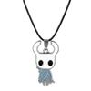 Брелок-подвеска Hollow Knight — дизайн в стиле главного героя.