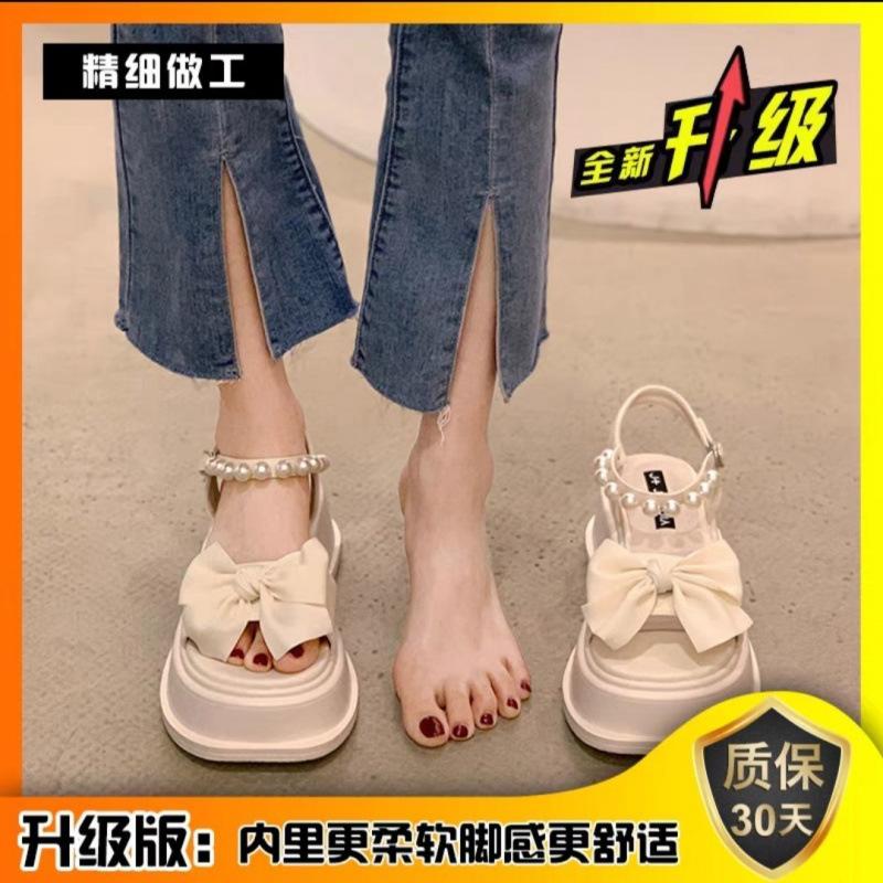 Сандалии 2025 года, женские, новые, летние, с бантом, жемчужные, на толстом каблуке, нескользящие, модные, универсальные, сказочные, в стиле «ветер», пляжные туфли