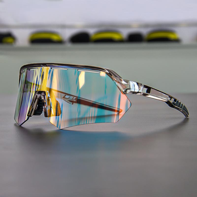 Color-changing sports glasses for hiking and mountaineering, outdoor cycling, windproof, dustproof, and dazzling sunglasses for men and women