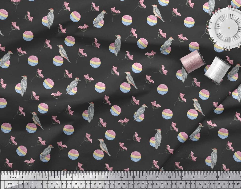 Soimoi Черная полиэстеровая креповая ткань с принтом красных ягод и птиц-дятлов по метрам 42 дюйма