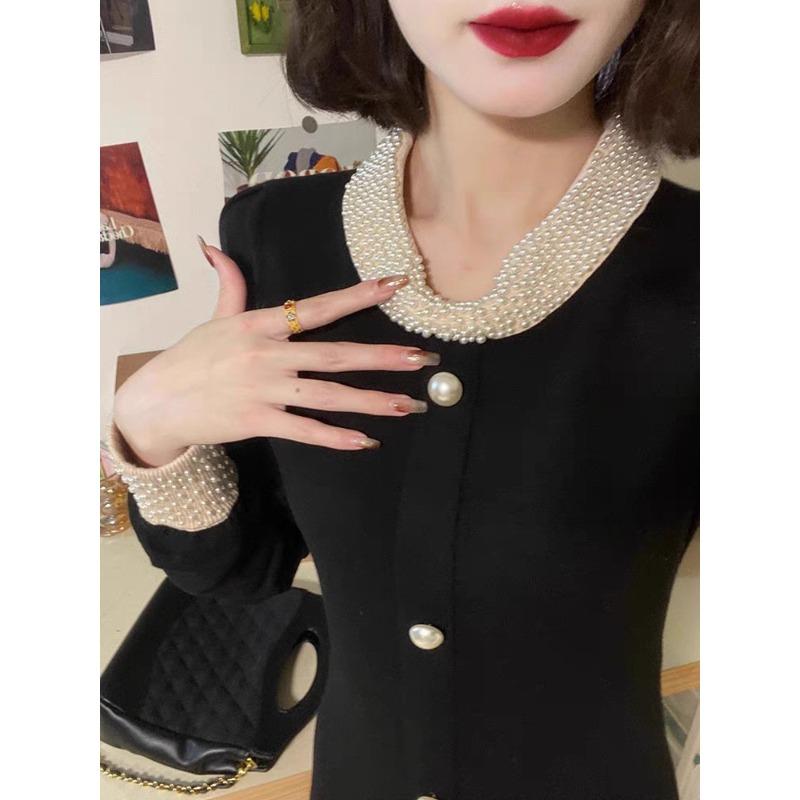 Маленькое черное платье, изысканный длинный свитер высокого класса с черным вязаным платьем внутри, женский осенне-зимний