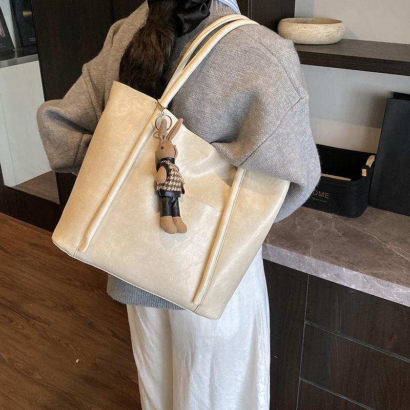 Сумка в стиле ретро премиум-класса женская осенне-зимняя 2025 популярная текстура универсальная наплечная сумка большой вместимости тоут большая сумка