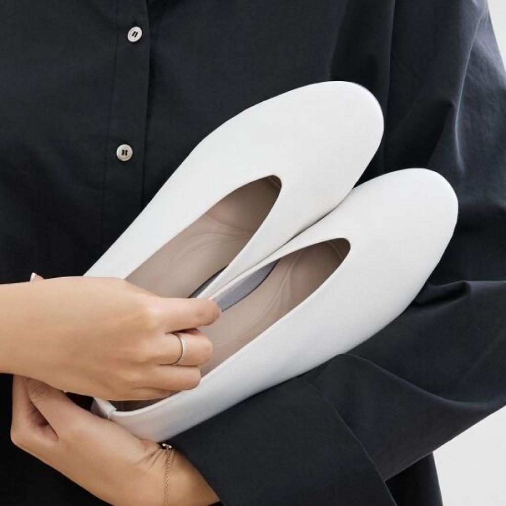 Jisyu Leather Levi Chunky Heel Pumps