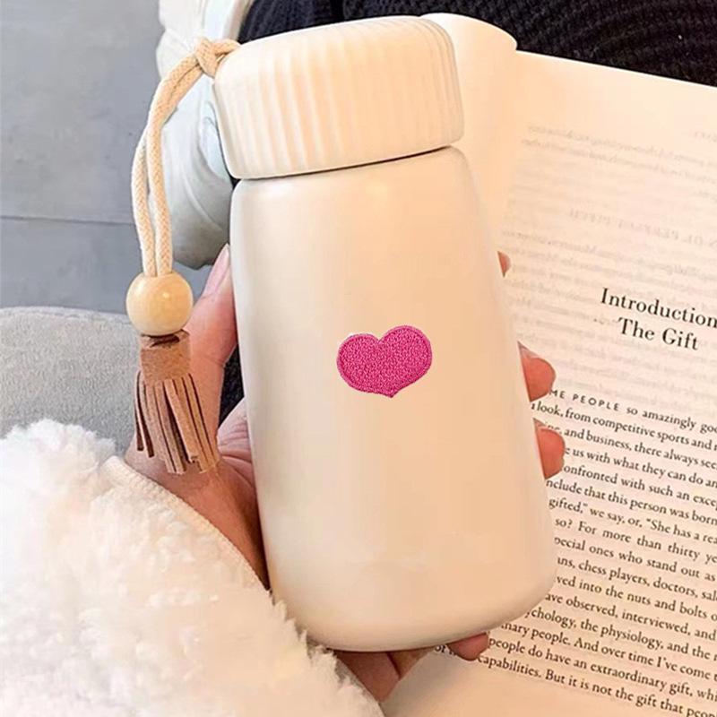 Нашивка с вышивкой сердца На Янг самоклеящаяся для DIY одежды и декора